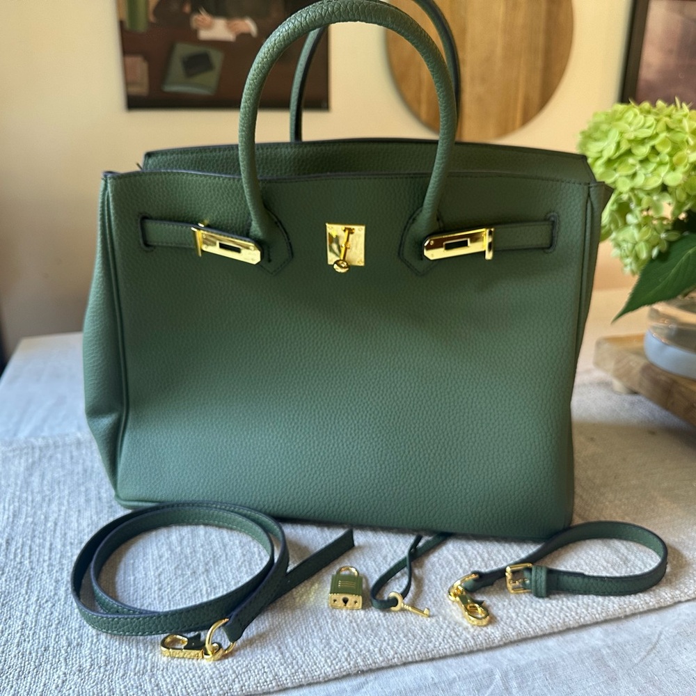 Kelly Green Wirkin 35 bag. - Picture 2 of 7